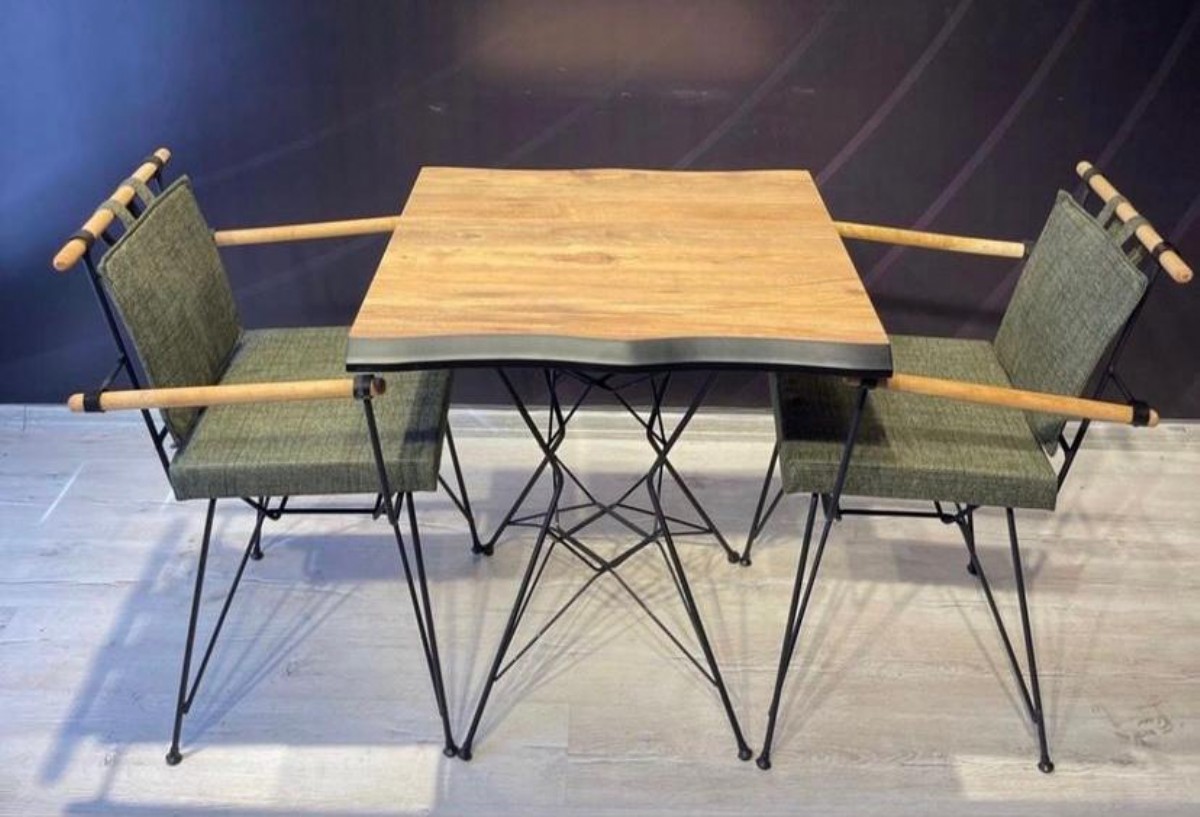 Minimalist Tasarımlı Kare Masa Metal Sandalyeler Sadelik Ve Şıklık