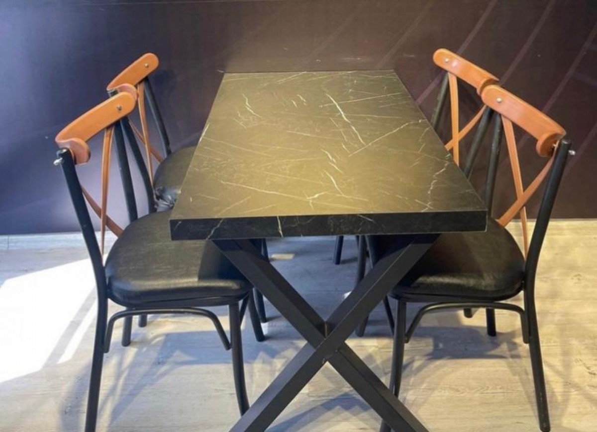 Modern Tasarımlı Şık Masa Metal Sandalyeler
