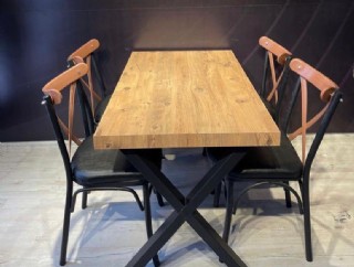 Modern Tasarımlı Şık Masa Metal Sandalyeler Estetik Konfor Bir Arada