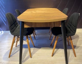 Yenilikçi Tasarımlı Kare Masa Sandalyeler Şıklık Ve Konfor Bir Arada