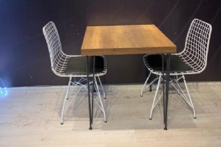 Yenilikçi Tasarımlı Modern Kare Masa Metal Sandalye Takımı
